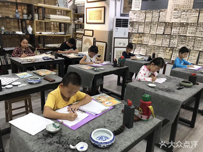 探索艺术之路 聿月绘画专职技能培训团购引领职业绘画新潮流